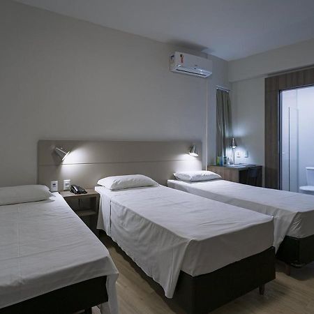 Hotel Valerim Itajai / Navegantes Екстериор снимка