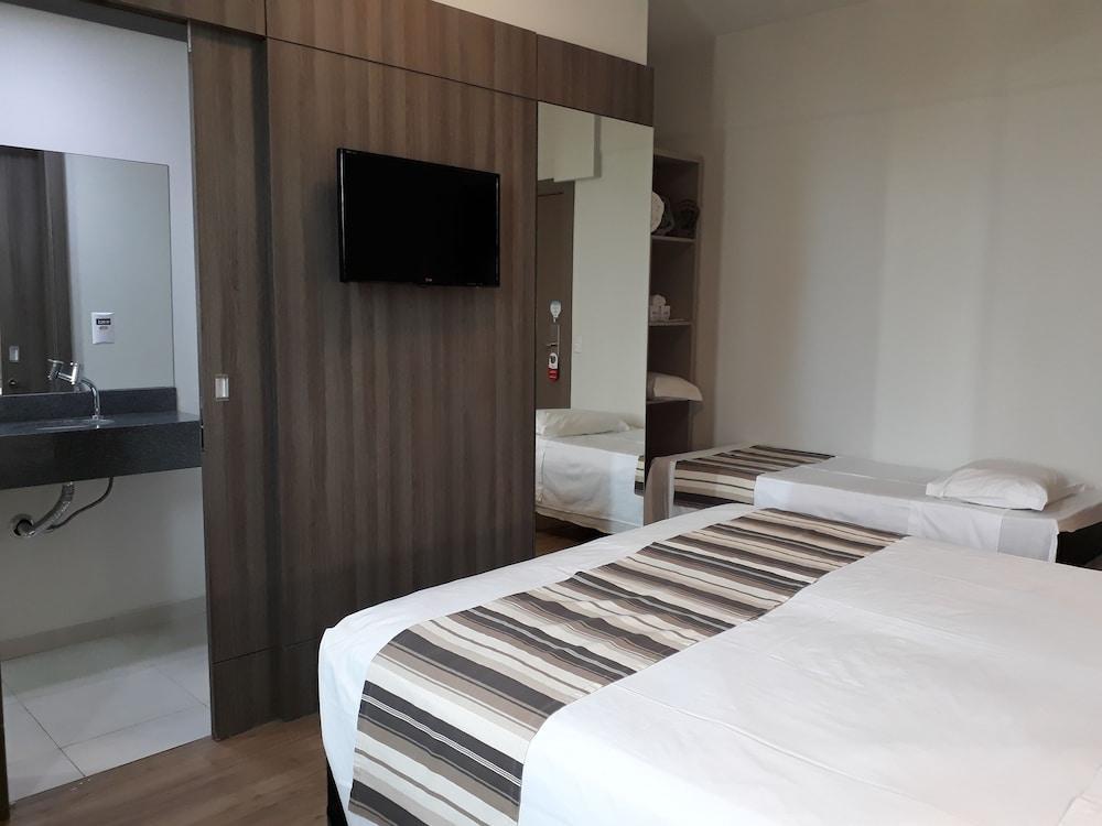 Hotel Valerim Itajai / Navegantes Екстериор снимка