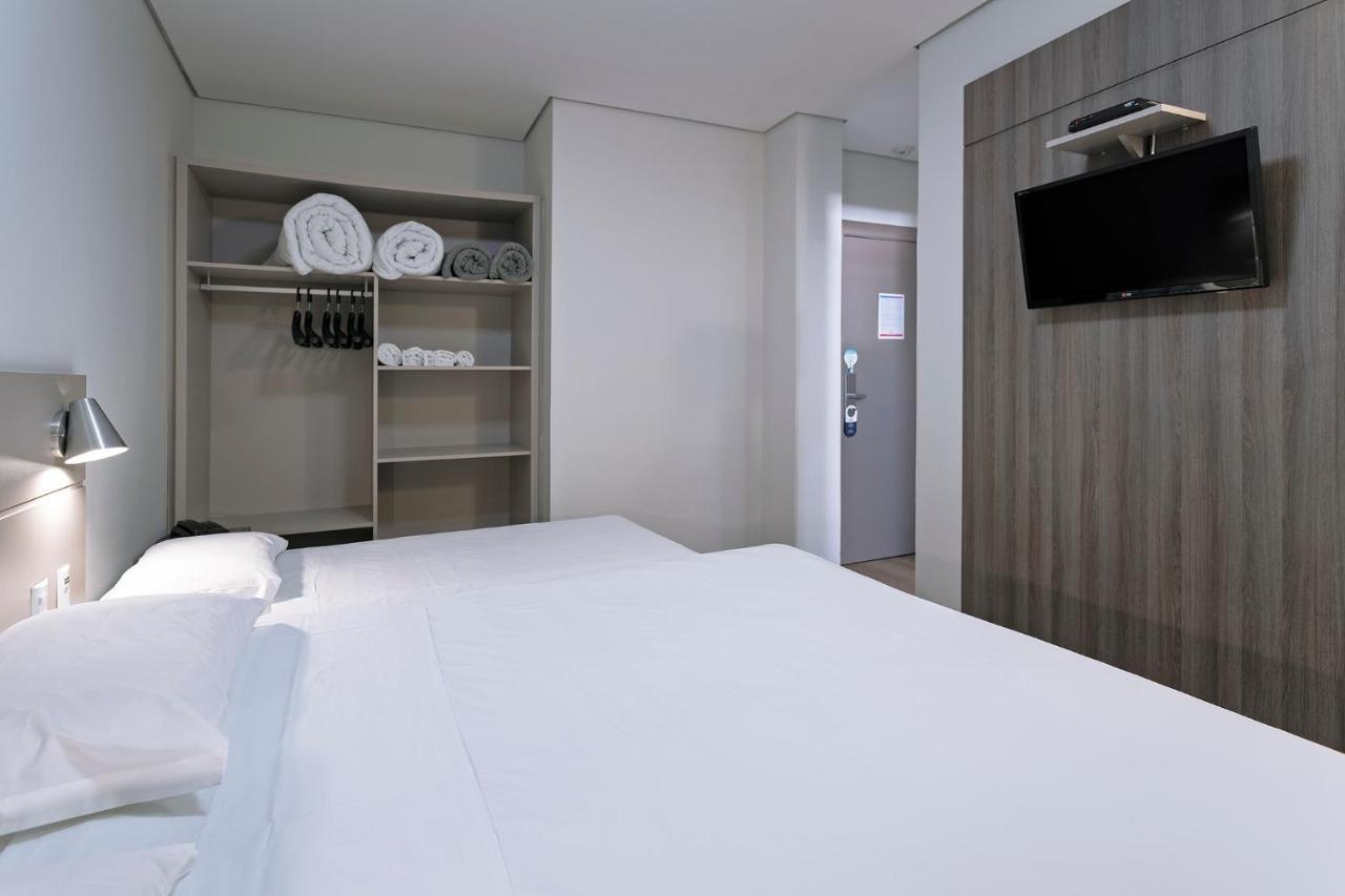 Hotel Valerim Itajai / Navegantes Екстериор снимка