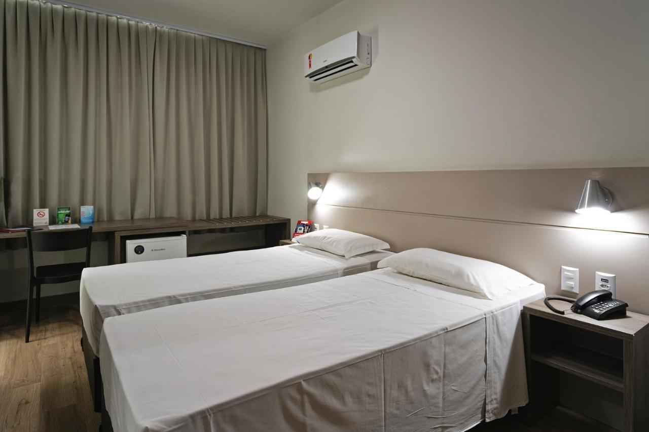 Hotel Valerim Itajai / Navegantes Екстериор снимка