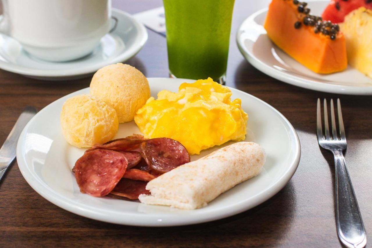 Hotel Valerim Itajai / Navegantes Екстериор снимка