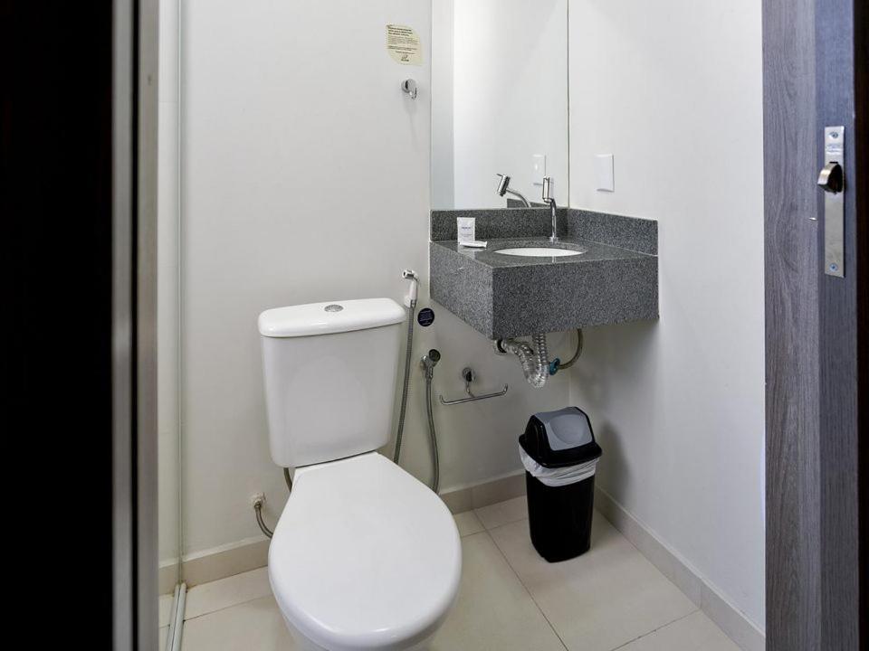 Hotel Valerim Itajai / Navegantes Екстериор снимка