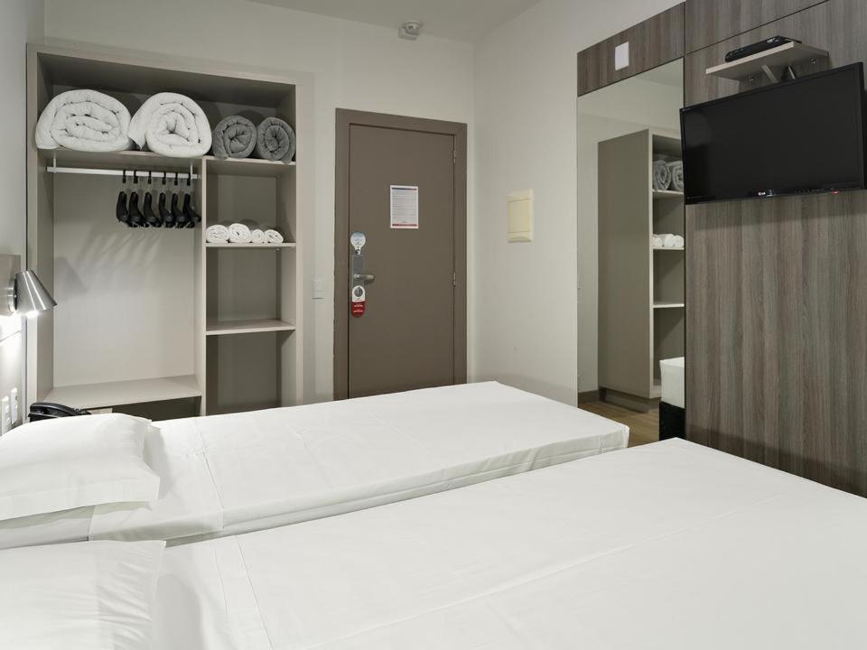 Hotel Valerim Itajai / Navegantes Екстериор снимка
