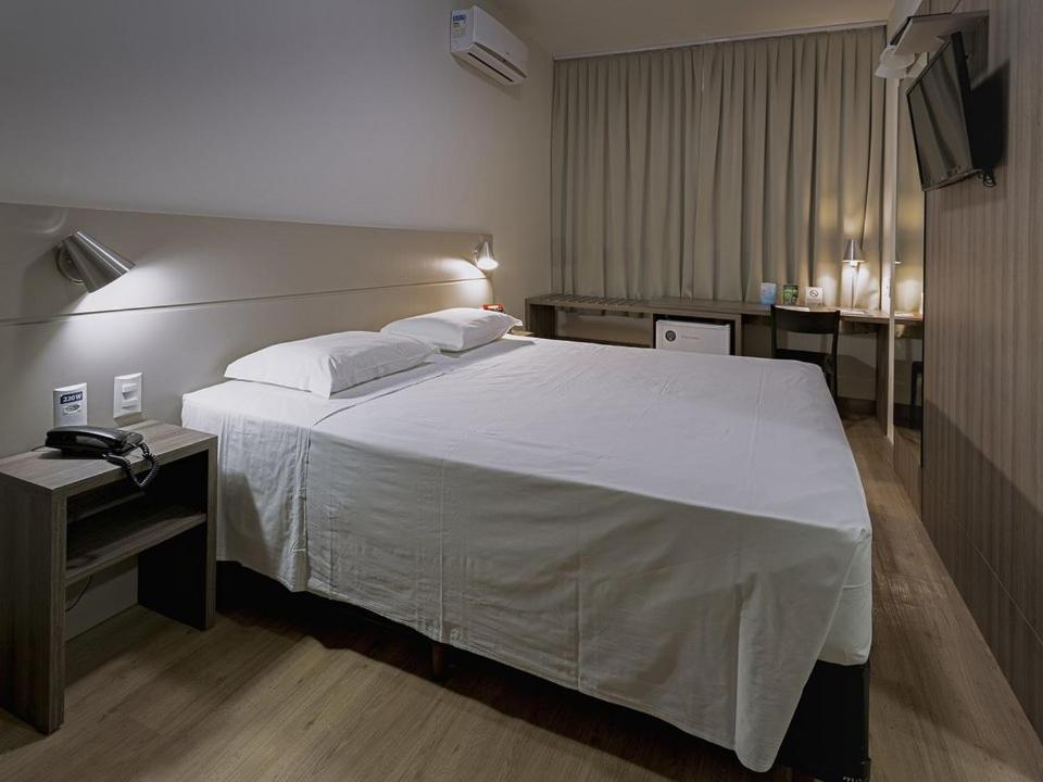 Hotel Valerim Itajai / Navegantes Екстериор снимка