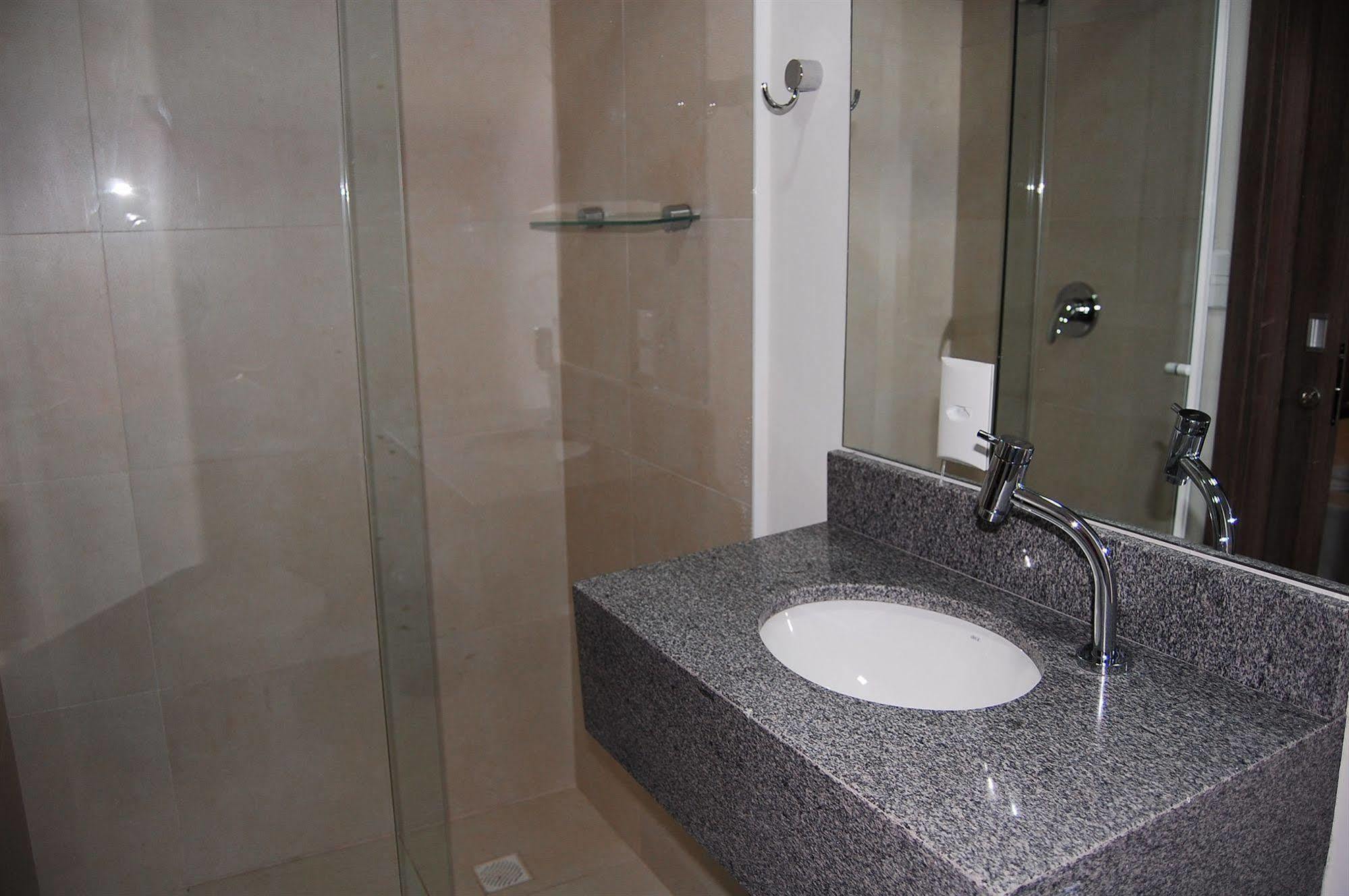 Hotel Valerim Itajai / Navegantes Екстериор снимка