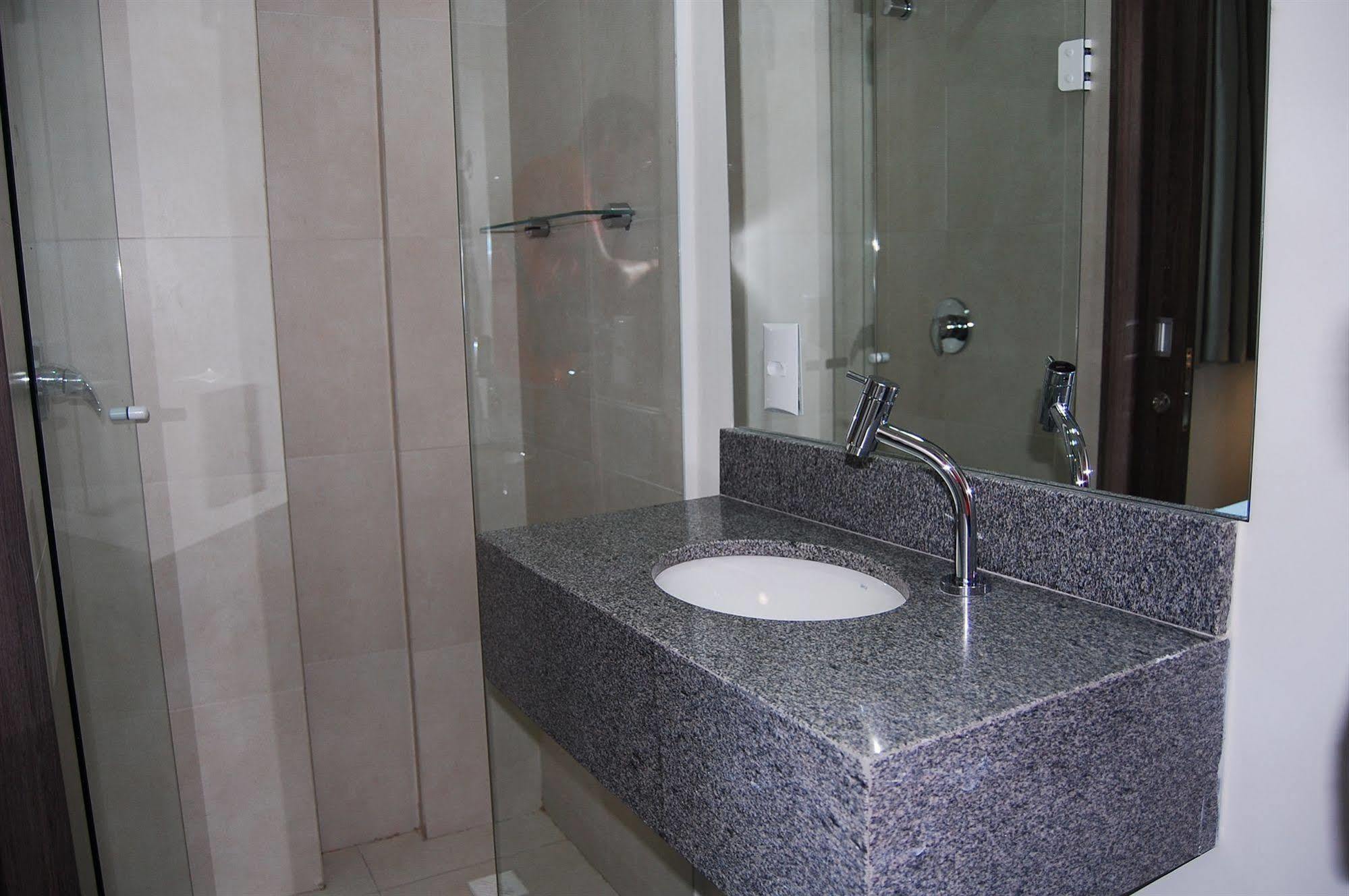 Hotel Valerim Itajai / Navegantes Екстериор снимка