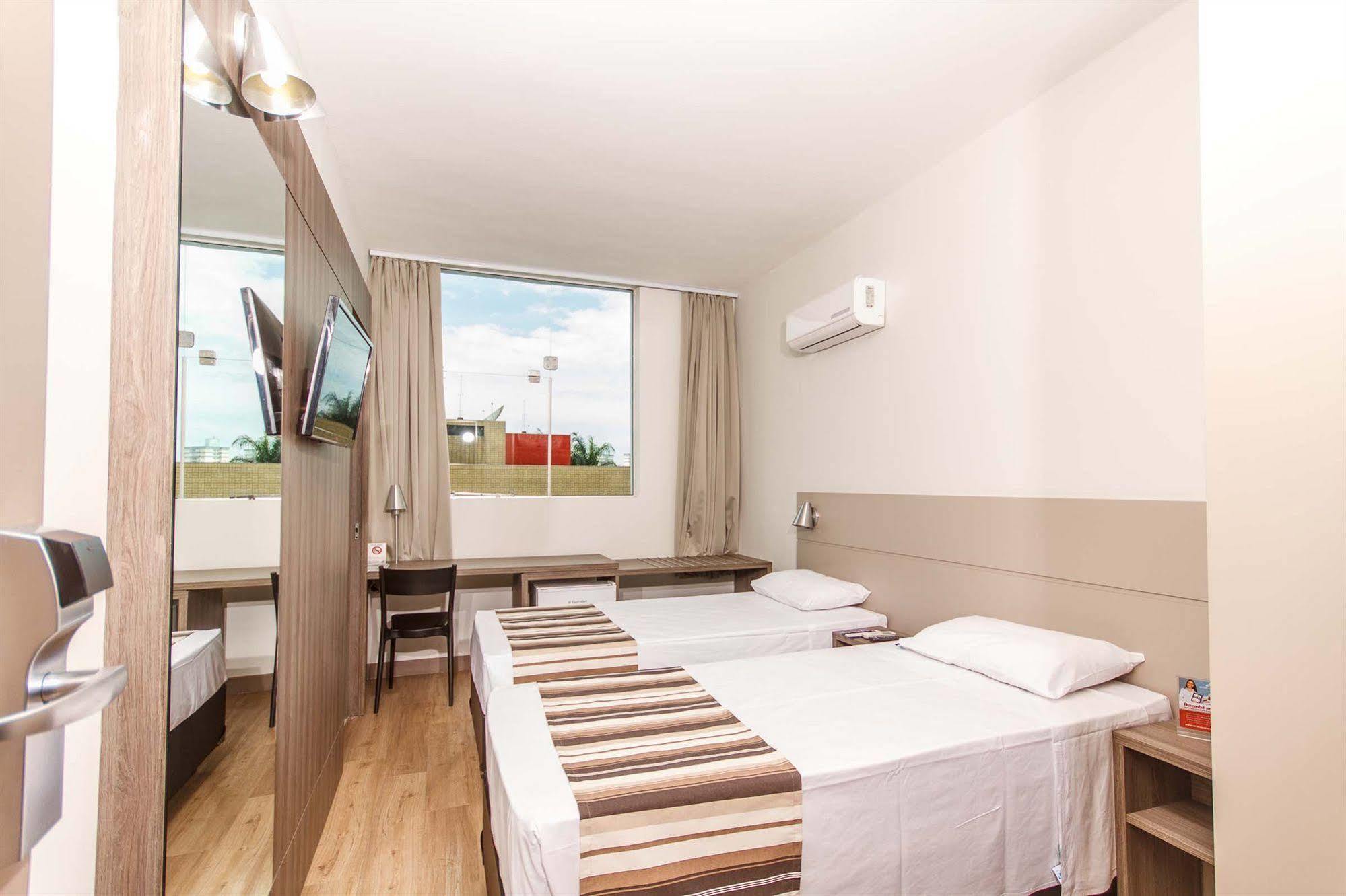 Hotel Valerim Itajai / Navegantes Екстериор снимка