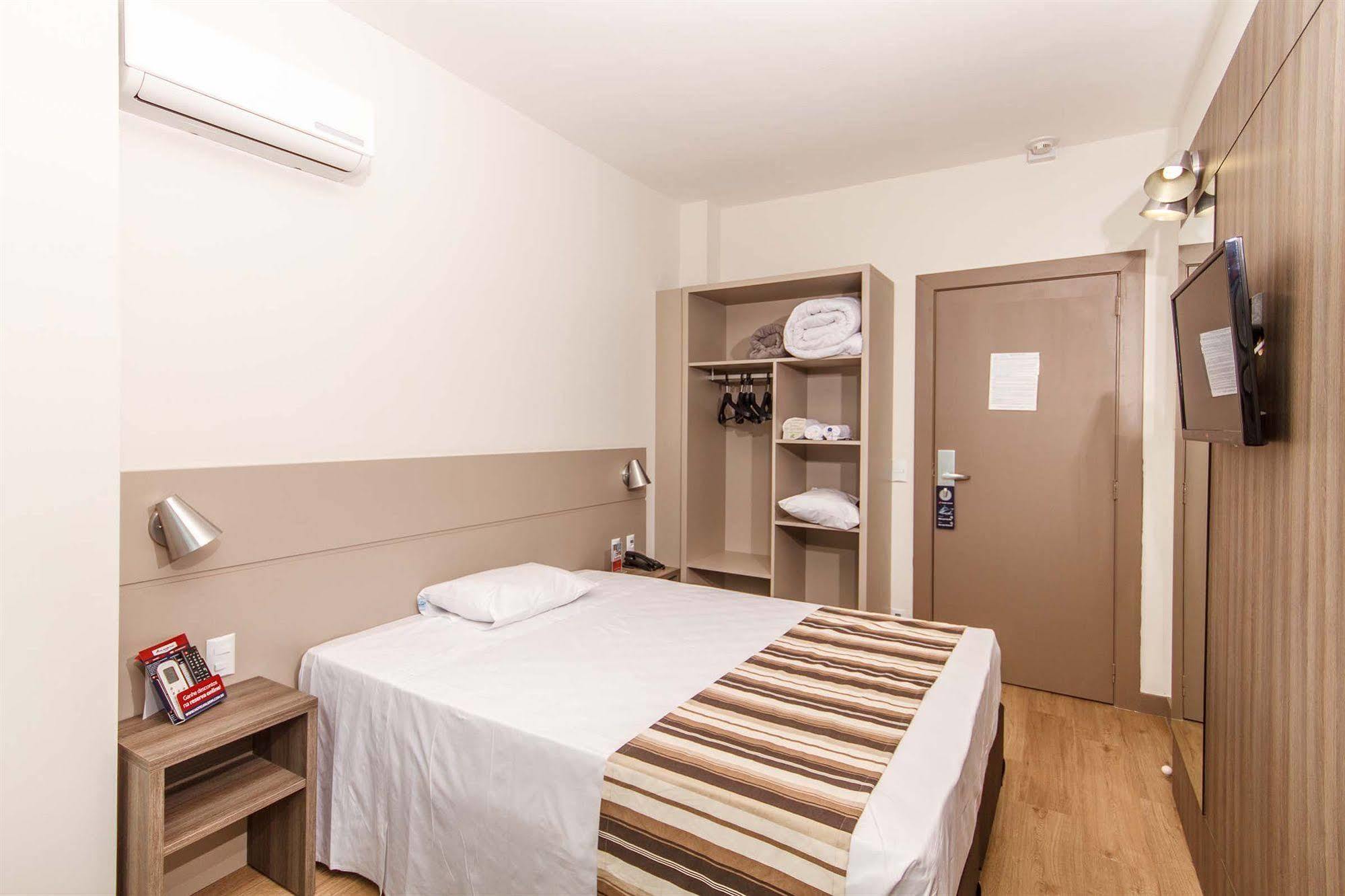 Hotel Valerim Itajai / Navegantes Екстериор снимка