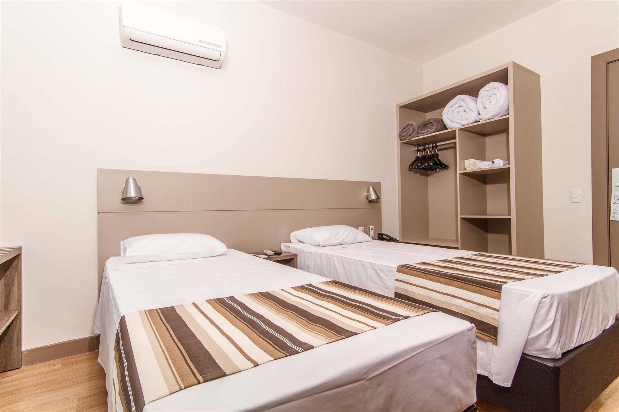 Hotel Valerim Itajai / Navegantes Екстериор снимка