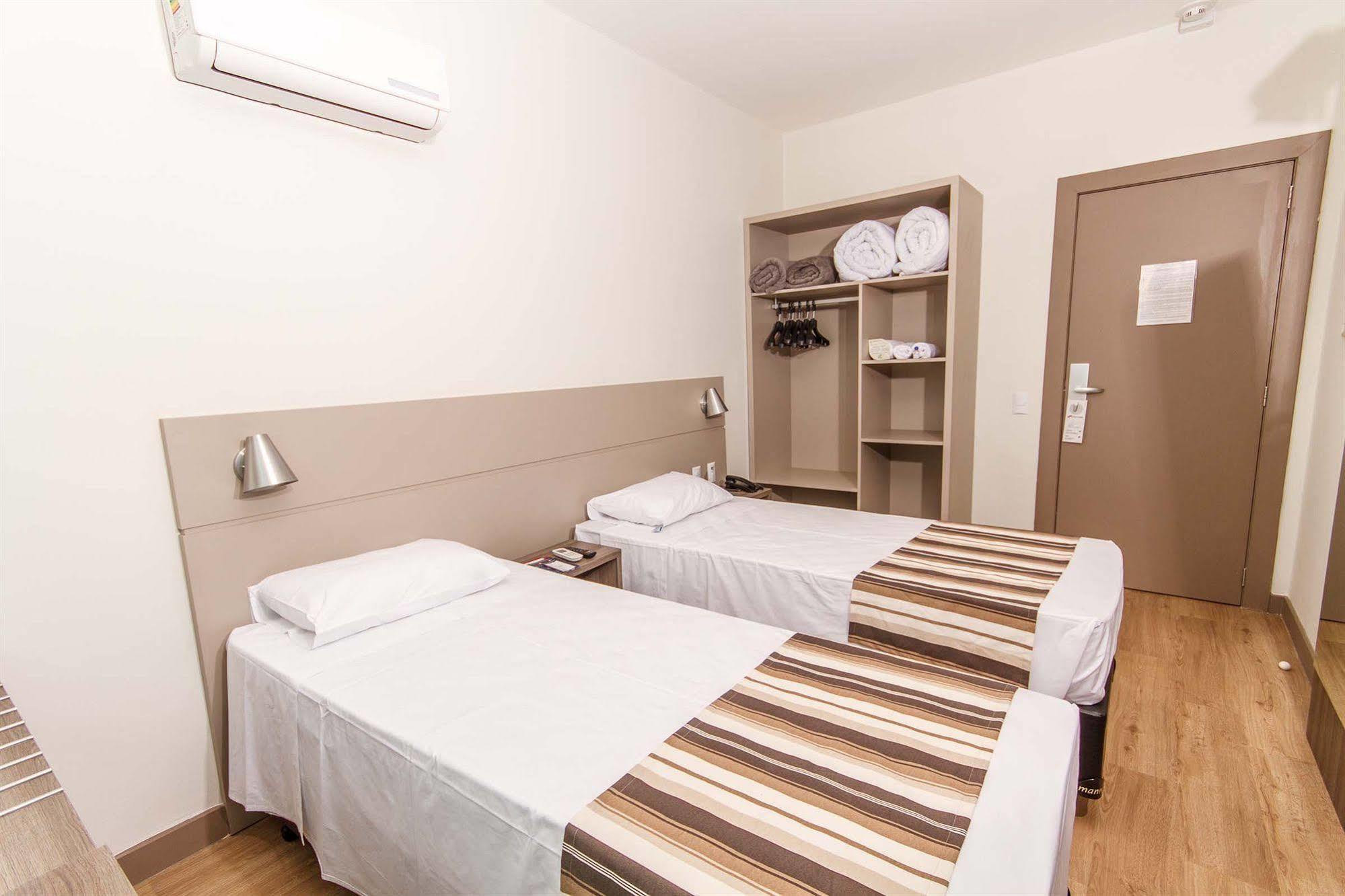 Hotel Valerim Itajai / Navegantes Екстериор снимка